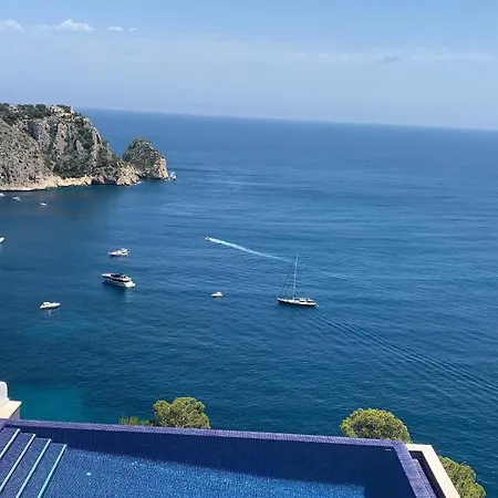 La Vie Est Belle Villa