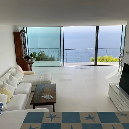 La Vie Est Belle Villa *