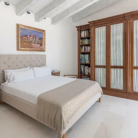 La Vie Est Belle Villa *
